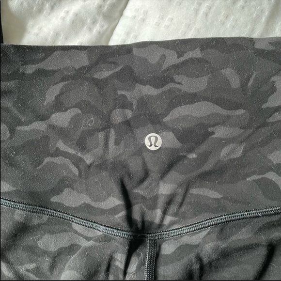 LULULEMON Camo Align Legging 25” size 4 - Picture 2 of 5